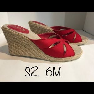 Unionbay Wedge Sandals —- Size 6 M